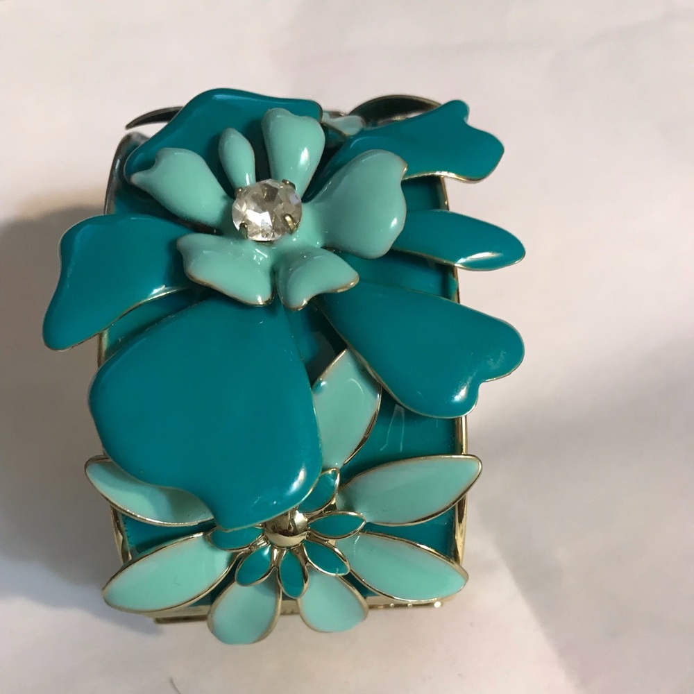 Beautiful bracelet! A must have statement piece!